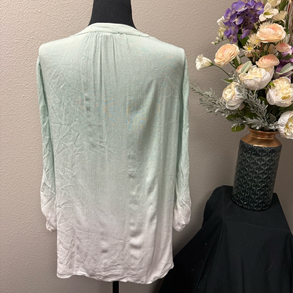 Bandolino Mint Green Button Blouse Tunic Top Size M - Picture 3 of 8